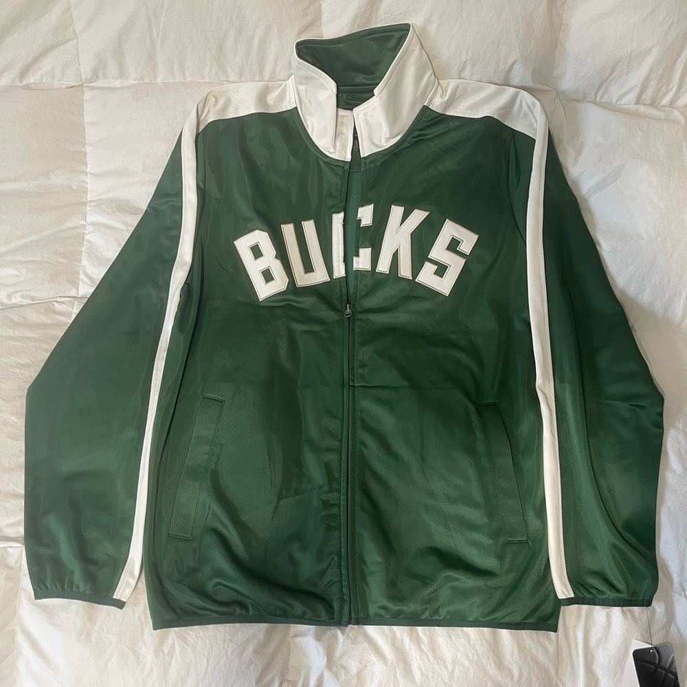 NWT - Milwaukee Bucks Collared Long Sleeve Zip Up